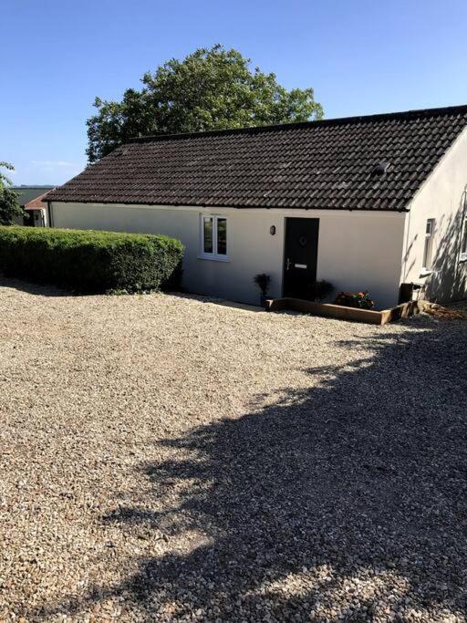 Lovely Two Bedroom Bungalow With Hot Tub Yeovil Eksteriør billede